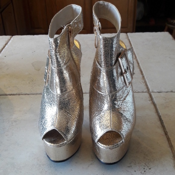 Heels - Picture 2 of 4